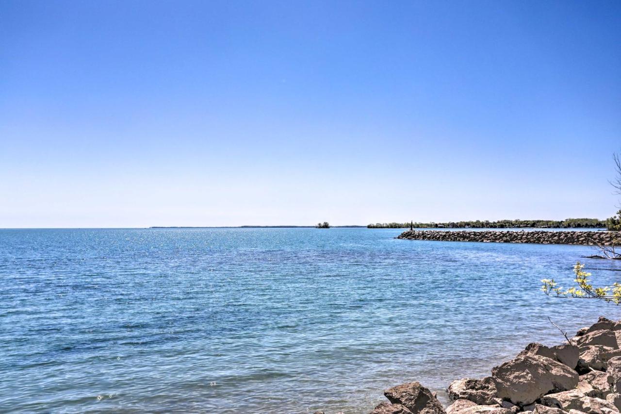 Waterfront Middle Bass Condo With Pool Access! プットインベイ エクステリア 写真