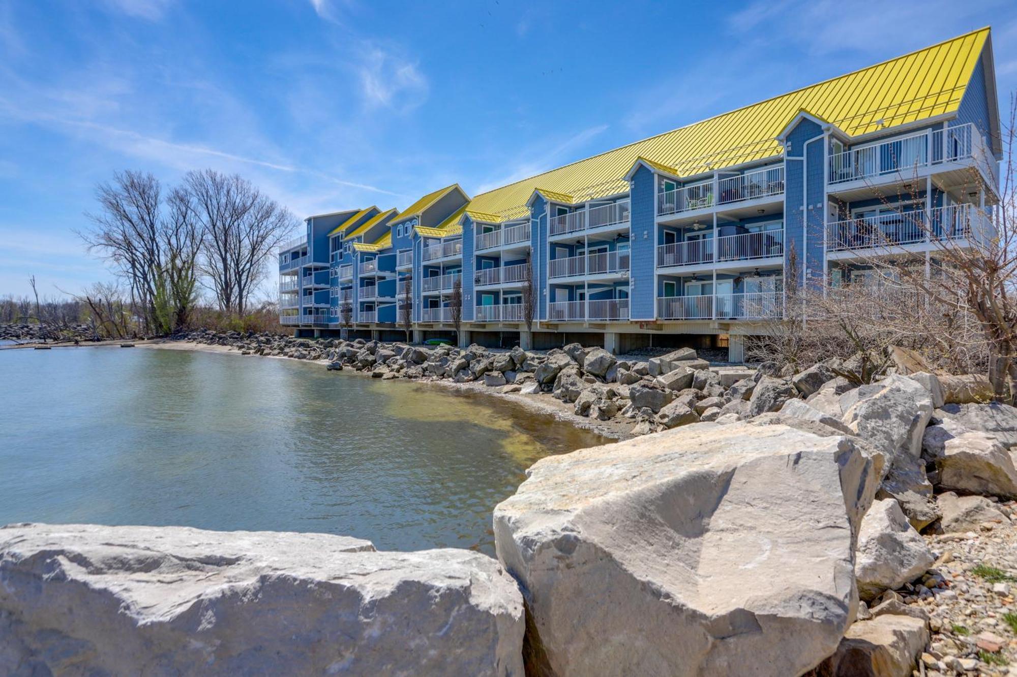 Waterfront Middle Bass Condo With Pool Access! プットインベイ エクステリア 写真