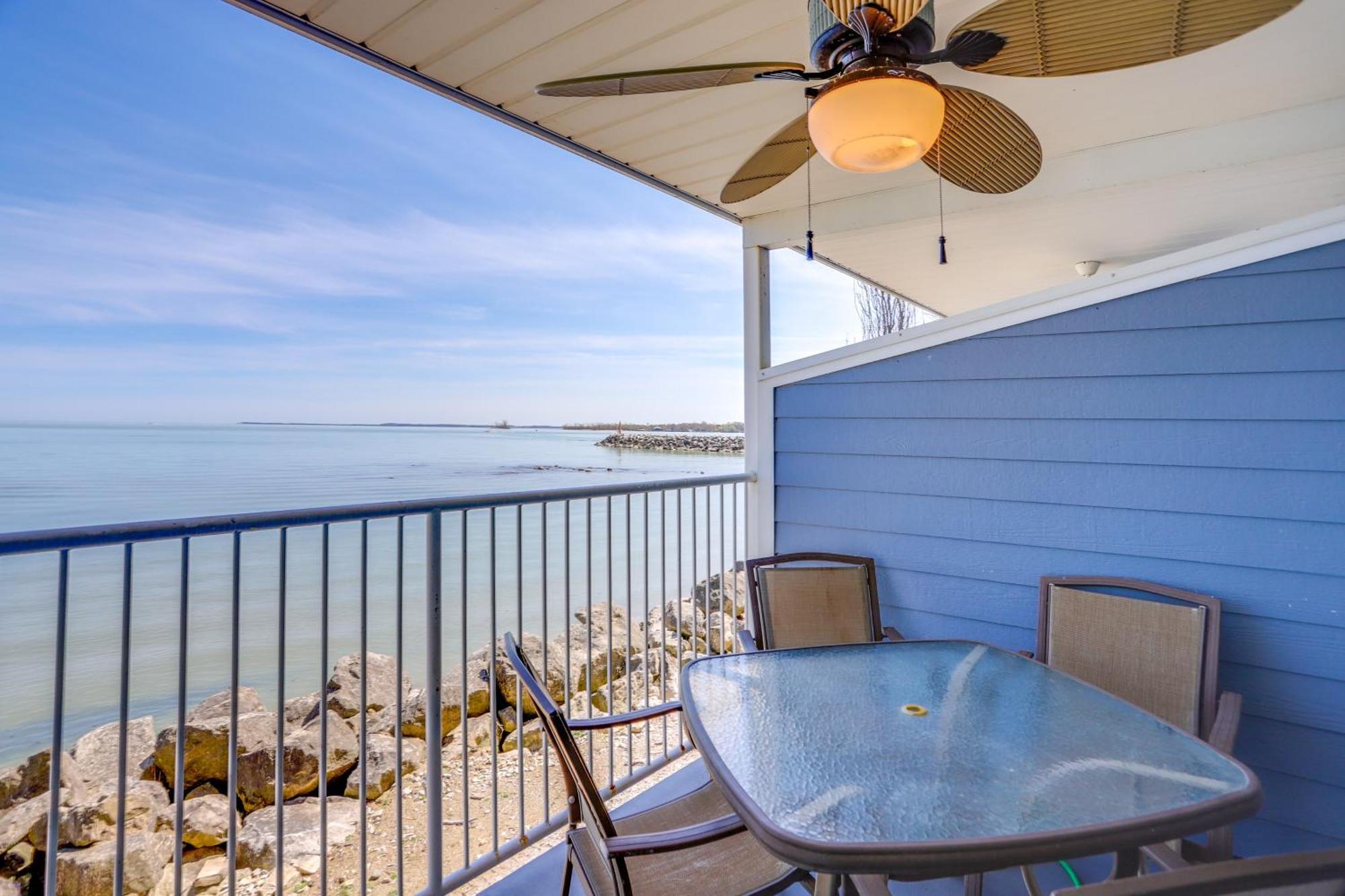 Waterfront Middle Bass Condo With Pool Access! プットインベイ エクステリア 写真