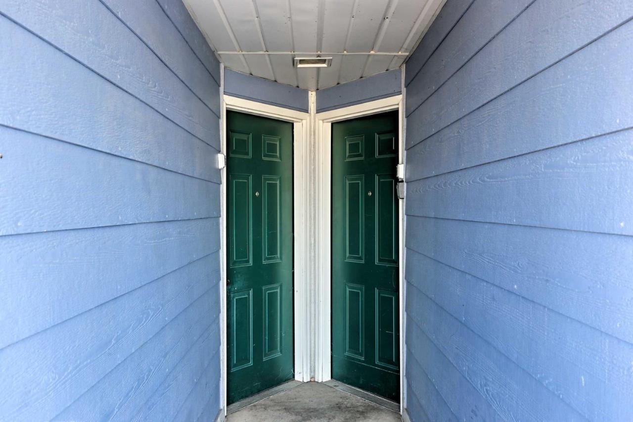 Waterfront Middle Bass Condo With Pool Access! プットインベイ エクステリア 写真